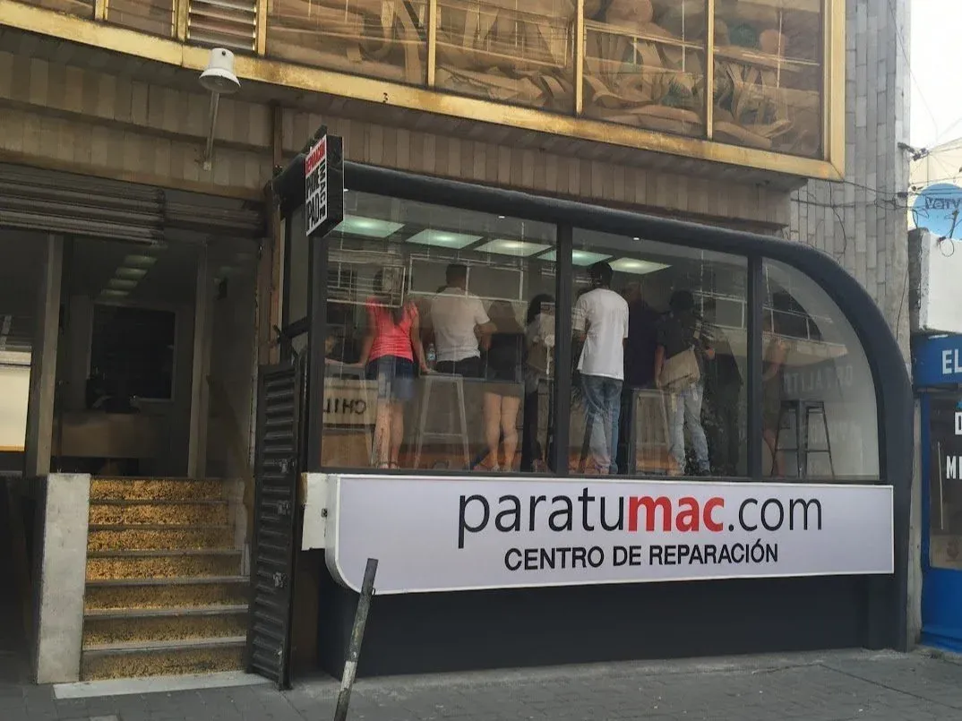 Fachada de ParaTuMac, centro de reparación Apple en la Condesa, CDMX