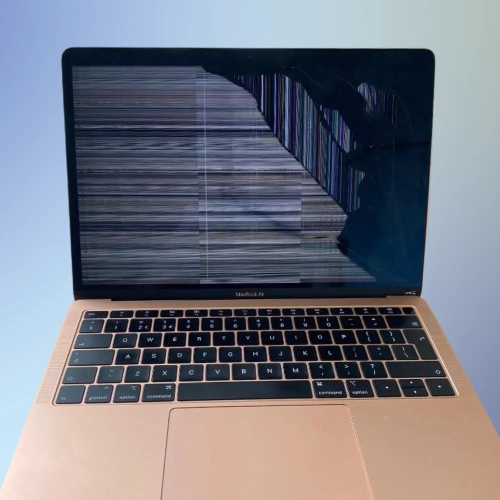 MacBook Air con la pantalla dañada lista para cambio