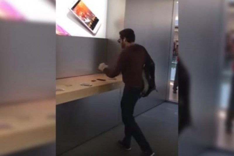 Un cliente destruye decenas de iPhone y Mac en tienda Apple